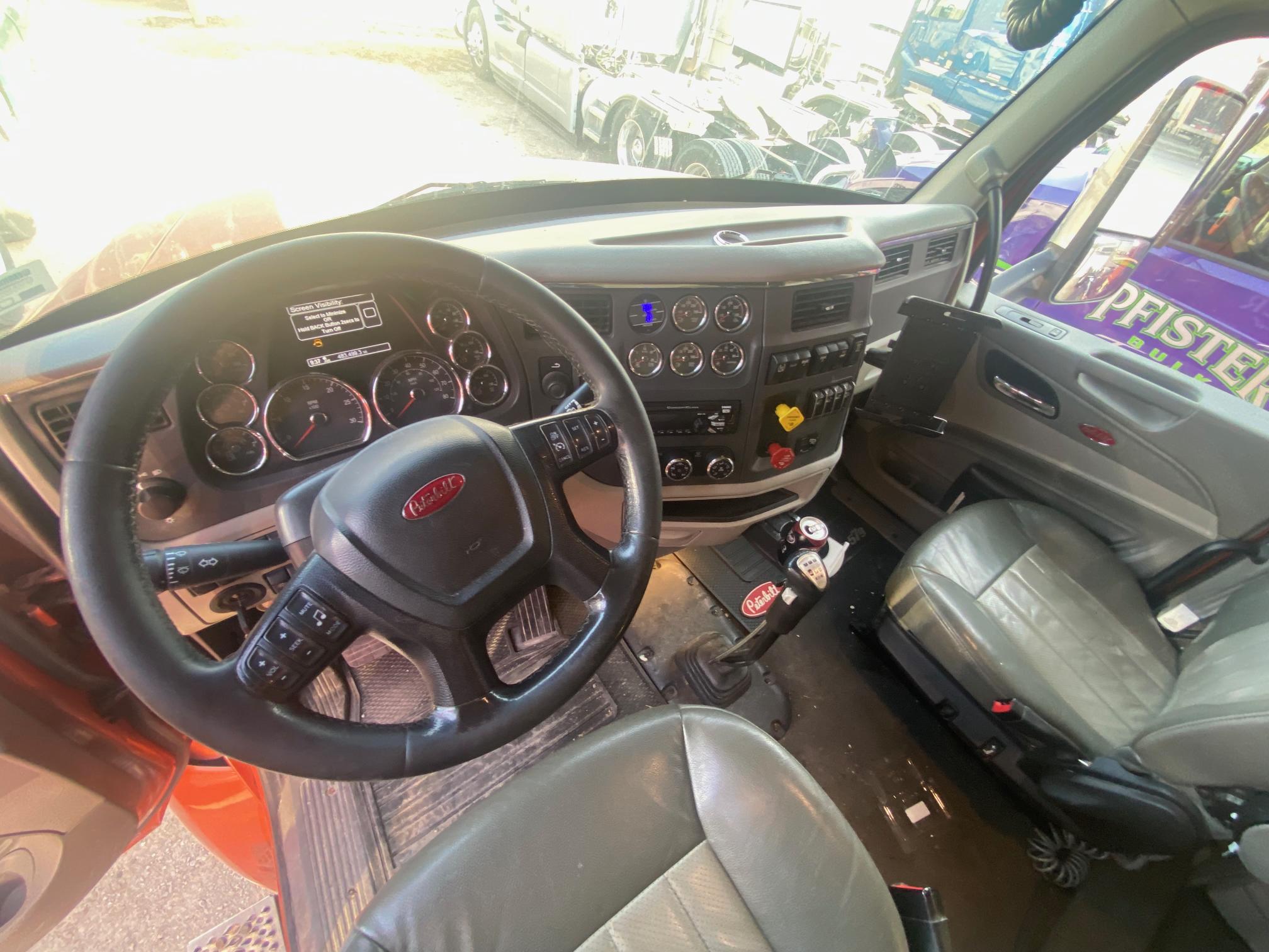 2020 PETERBILT 579 - Image 14